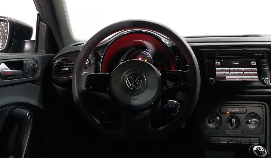 Volkswagen Beetle 2.5 MT Hatchback 2013