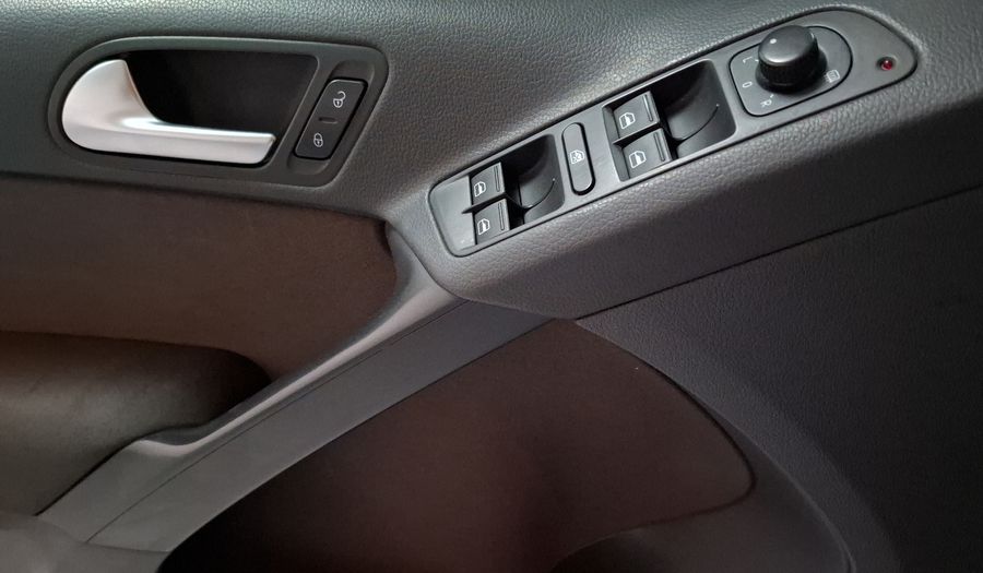 Volkswagen Tiguan 2.0 TFSI NATIVE AT Suv 2013