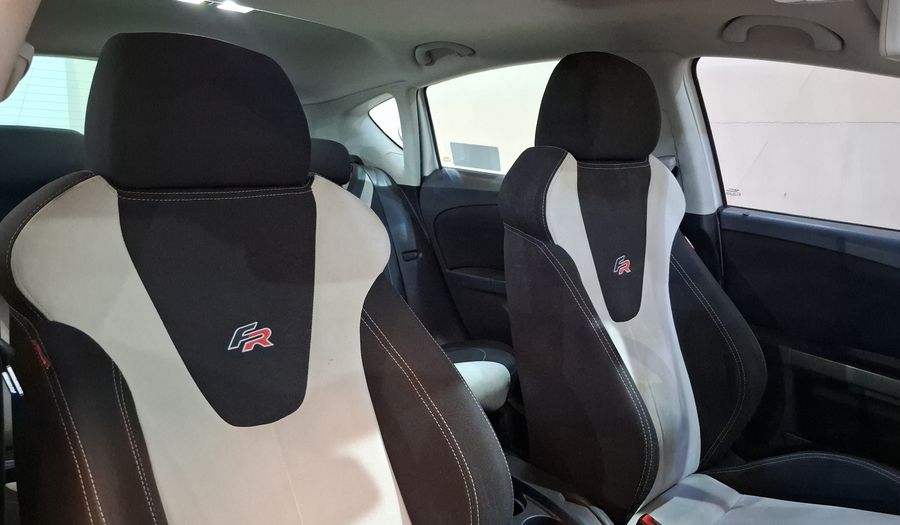 Seat Leon 2.0 TURBO FSI BI XENON ALCANTARA FR MT Hatchback 2011