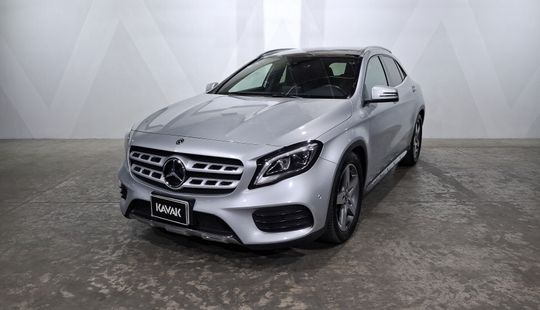 Mercedes Benz • Clase GLA