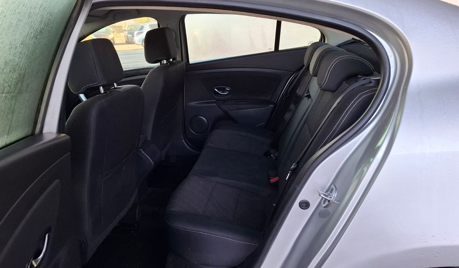 Renault Fluence 2.0 DYNAMIQUE Sedan 2013