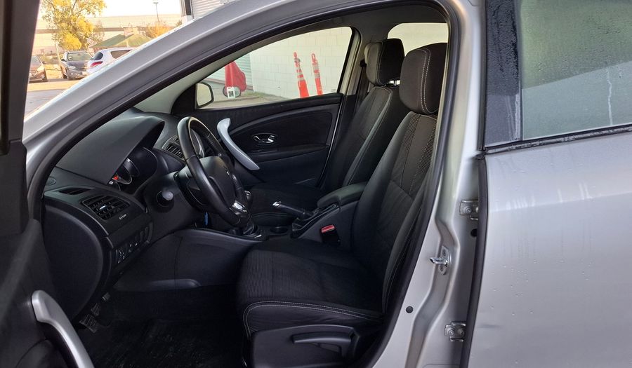 Renault Fluence 2.0 DYNAMIQUE Sedan 2013