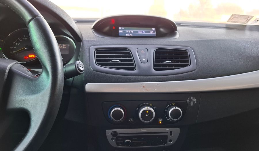 Renault Fluence 2.0 DYNAMIQUE Sedan 2013