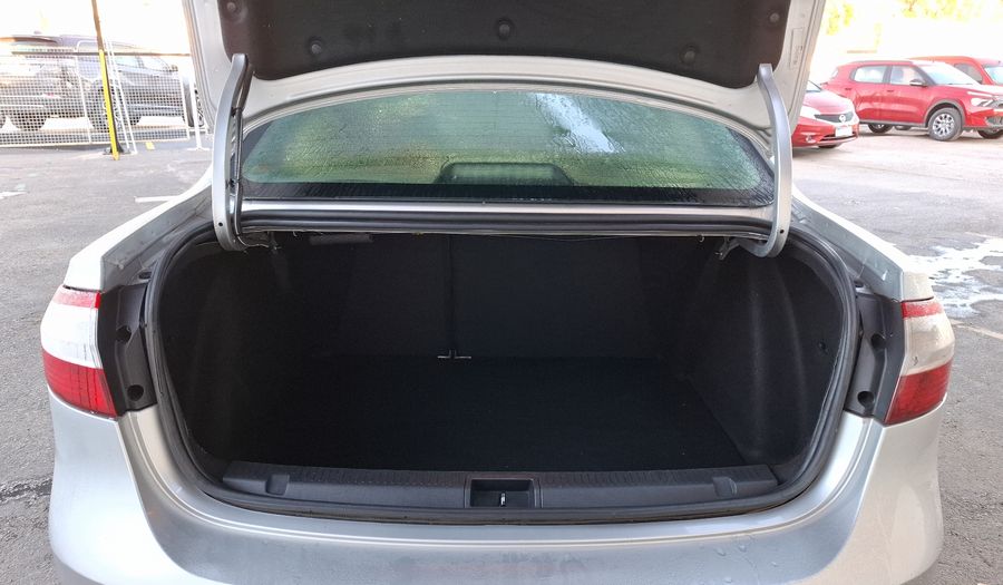 Renault Fluence 2.0 DYNAMIQUE Sedan 2013