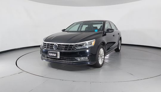 Volkswagen • Passat