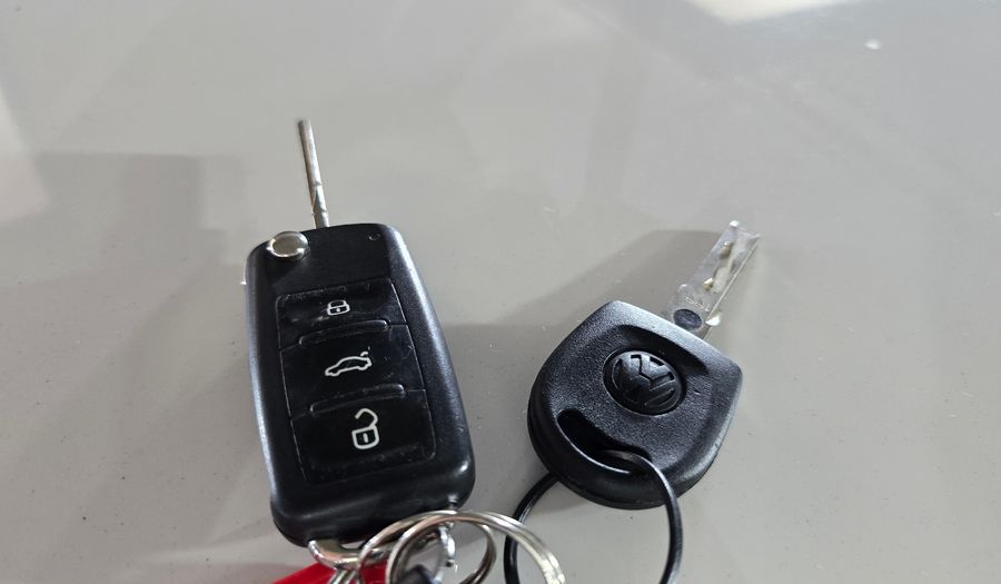 Volkswagen Up 1.0 PEPPER Hatchback 2017