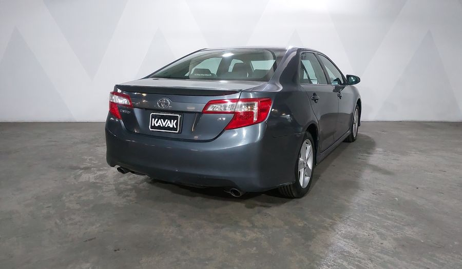 Toyota Camry 3.5 SE V6 6AT Sedan 2012