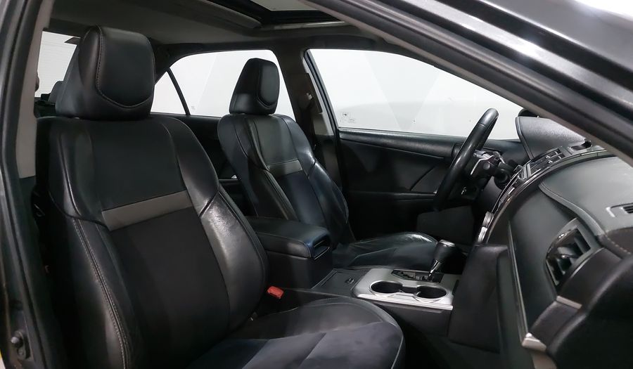 Toyota Camry 3.5 SE V6 6AT Sedan 2012
