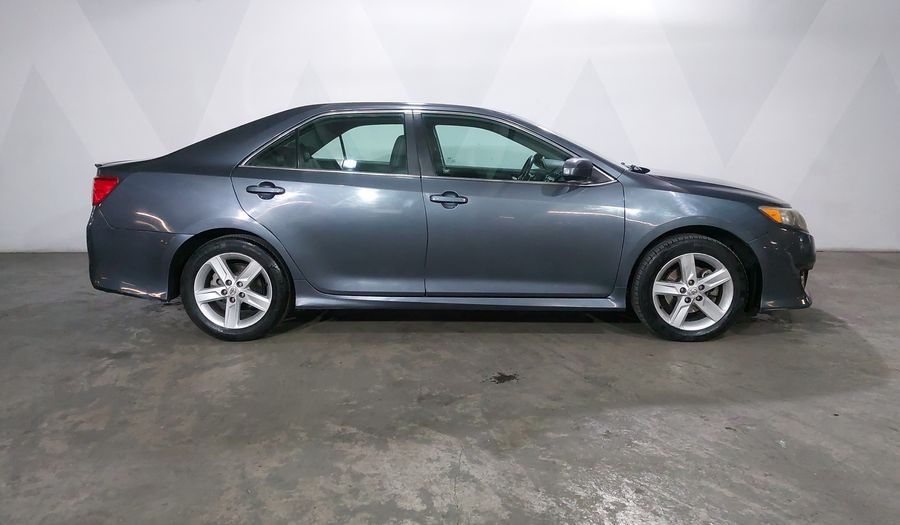 Toyota Camry 3.5 SE V6 6AT Sedan 2012
