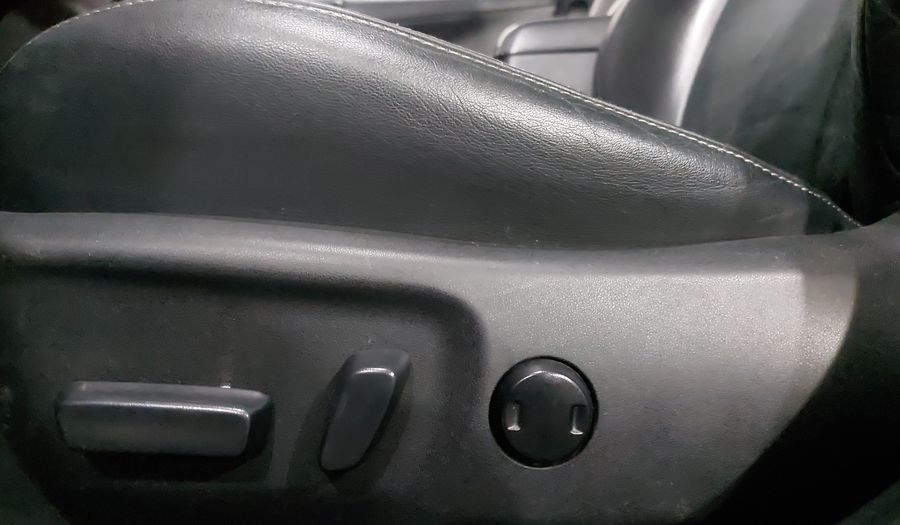 Toyota Camry 3.5 SE V6 6AT Sedan 2012