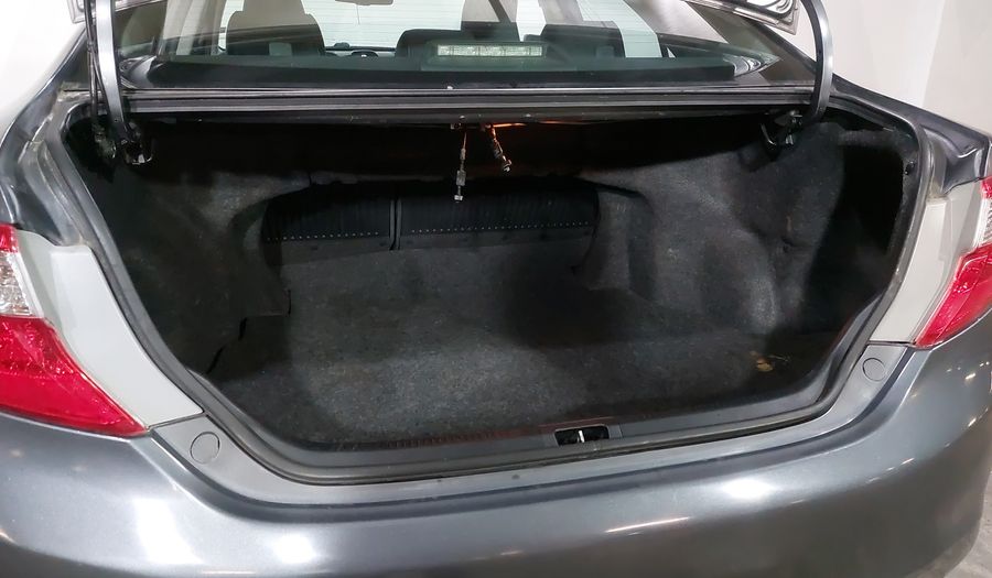 Toyota Camry 3.5 SE V6 6AT Sedan 2012