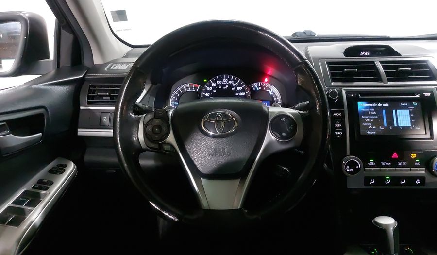Toyota Camry 3.5 SE V6 6AT Sedan 2012