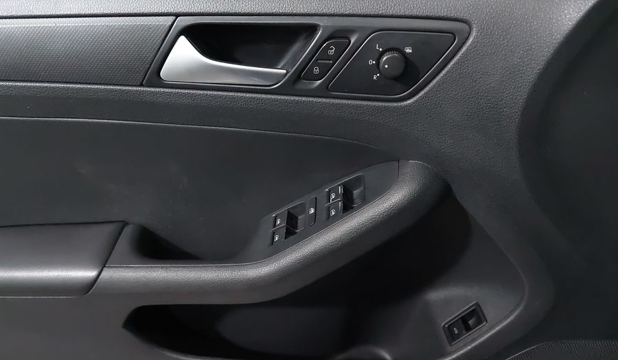 Volkswagen Jetta 2.5 TRENDLINE AT Sedan 2014