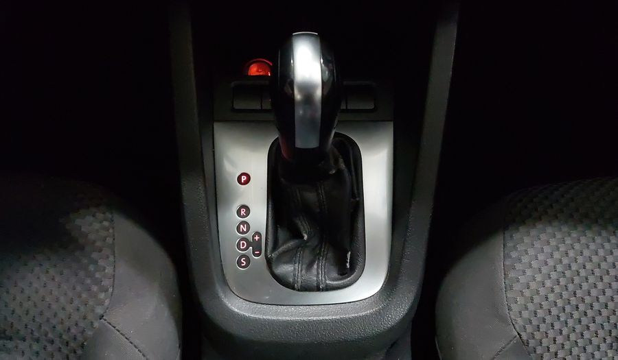 Volkswagen Jetta 2.5 TRENDLINE AT Sedan 2014