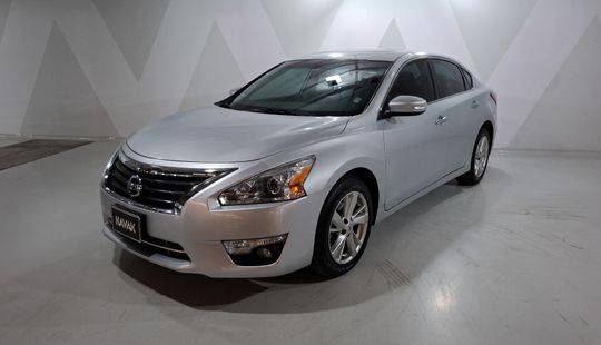 Nissan • Altima