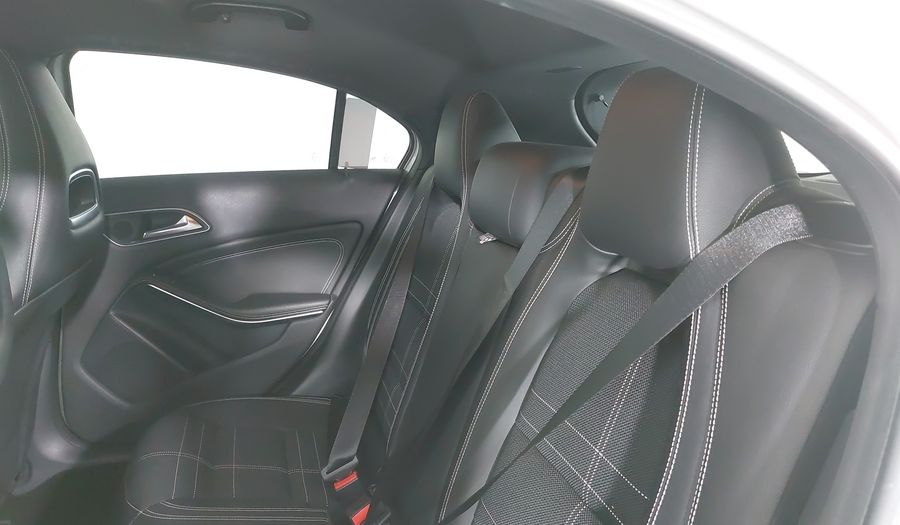 Mercedes Benz Clase A 1.6 200 CGI 7G-DCT Hatchback 2013