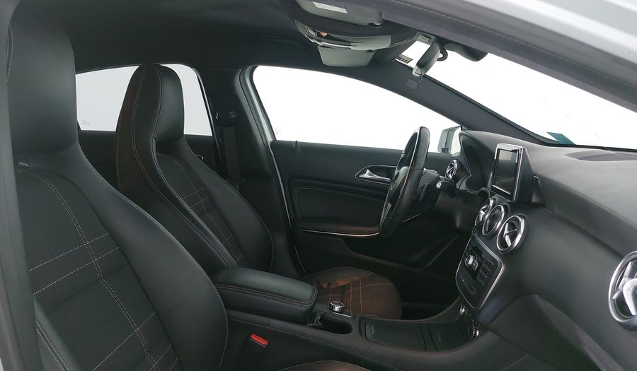 Mercedes Benz Clase A 1.6 200 CGI 7G-DCT Hatchback 2013