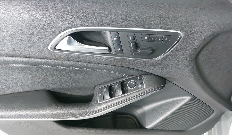 Mercedes Benz Clase A 1.6 200 CGI 7G-DCT Hatchback 2013