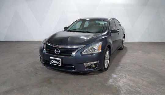 Nissan • Altima