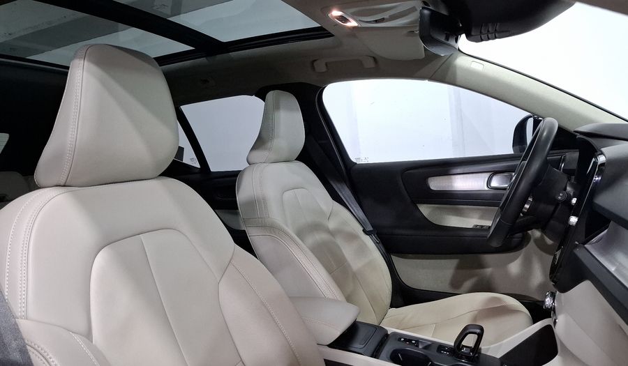 Volvo Xc40 2.0 T4 MOMENTUM AUTO Suv 2022