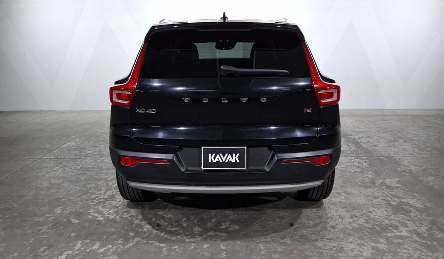 Volvo Xc40 2.0 T4 MOMENTUM AUTO Suv 2022