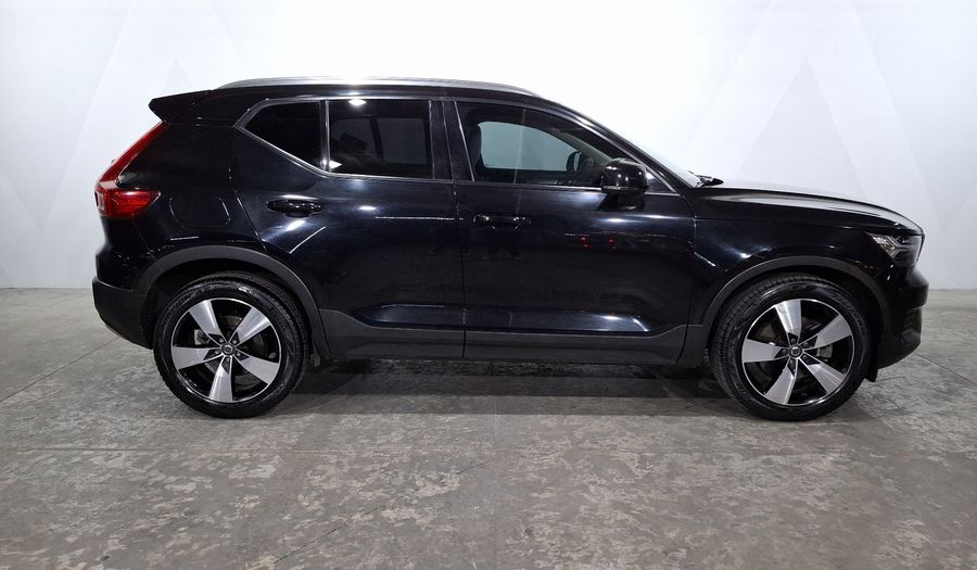 Volvo Xc40 2.0 T4 MOMENTUM AUTO Suv 2022