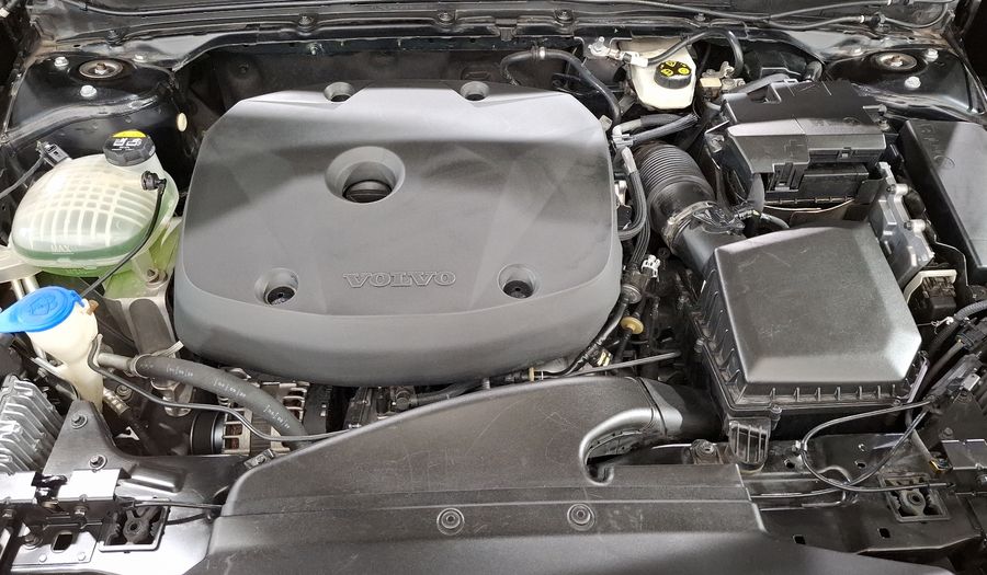 Volvo Xc40 2.0 T4 MOMENTUM AUTO Suv 2022