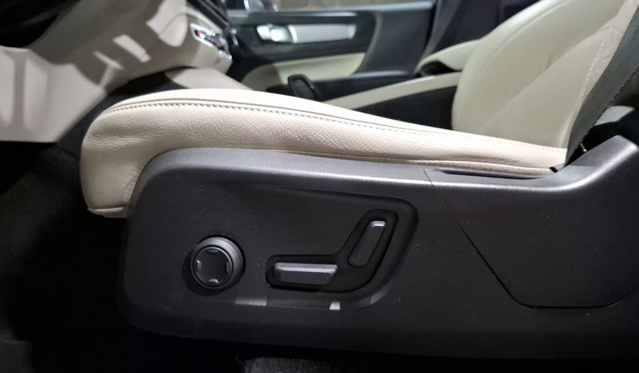 Volvo Xc40 2.0 T4 MOMENTUM AUTO Suv 2022