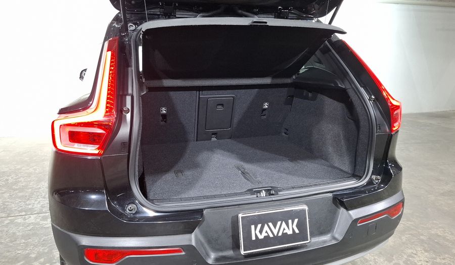 Volvo Xc40 2.0 T4 MOMENTUM AUTO Suv 2022