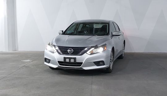 Nissan • Altima