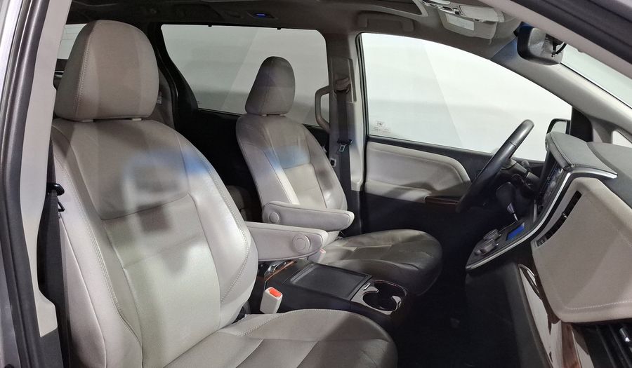 Toyota Sienna 3.5 LIMITED AT Minivan 2016