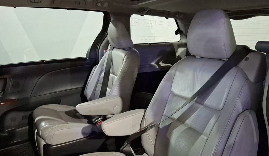 Toyota Sienna 3.5 LIMITED AT Minivan 2016