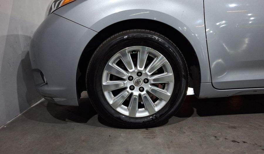 Toyota Sienna 3.5 LIMITED AT Minivan 2016