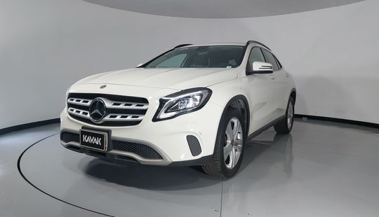 Mercedes Benz • Clase GLA