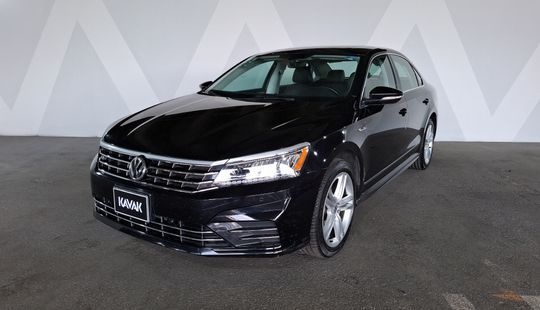 Volkswagen • Passat