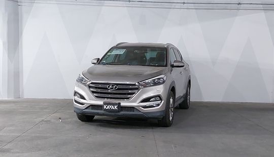 2017 • 100,171 km • Automático