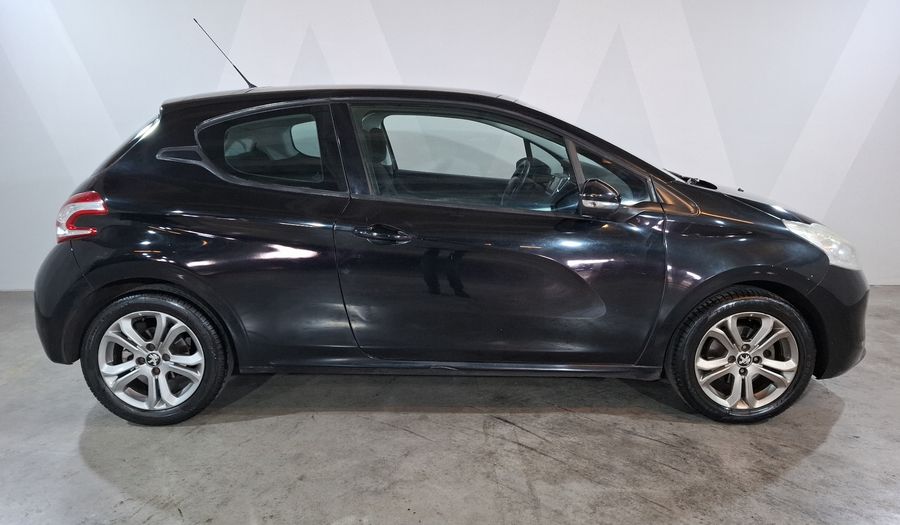 Peugeot 208 1.6 ALLURE MT Hatchback 2015