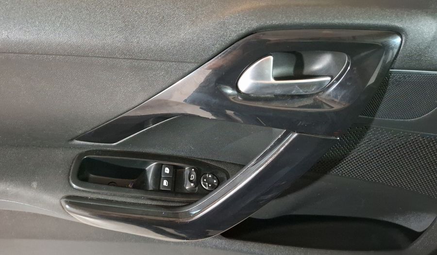 Peugeot 208 1.6 ALLURE MT Hatchback 2015