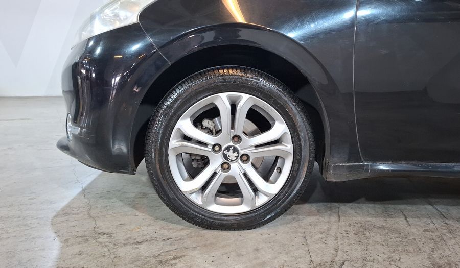 Peugeot 208 1.6 ALLURE MT Hatchback 2015