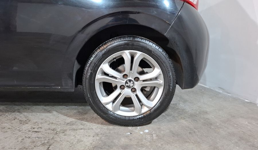 Peugeot 208 1.6 ALLURE MT Hatchback 2015