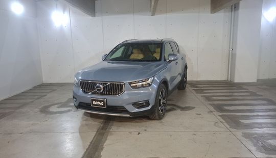Volvo • XC40