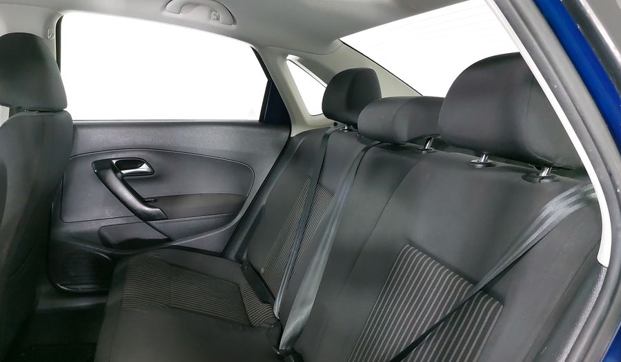 Volkswagen Vento 1.6 HIGHLINE MT Sedan 2014