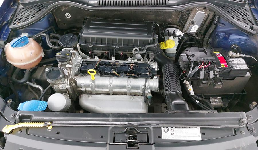 Volkswagen Vento 1.6 HIGHLINE MT Sedan 2014