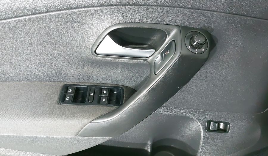 Volkswagen Vento 1.6 HIGHLINE MT Sedan 2014