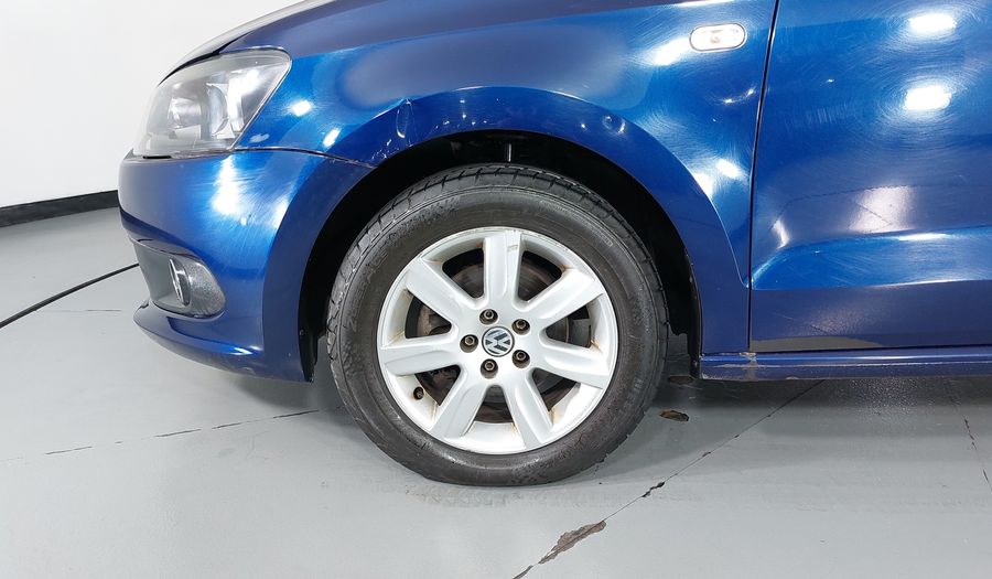 Volkswagen Vento 1.6 HIGHLINE MT Sedan 2014