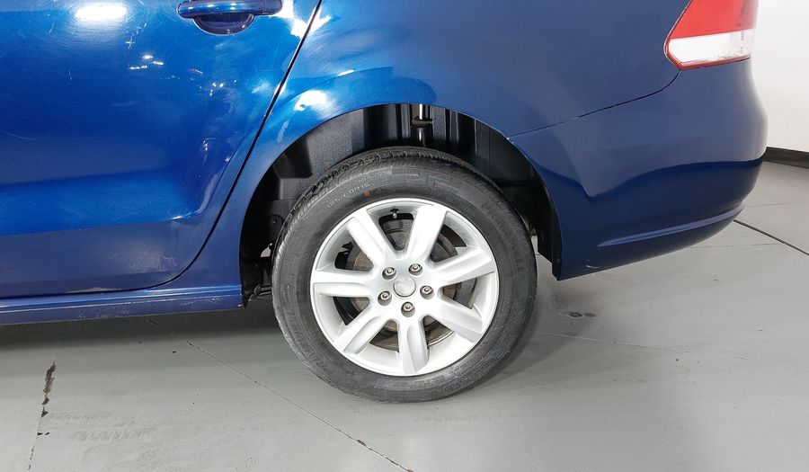 Volkswagen Vento 1.6 HIGHLINE MT Sedan 2014