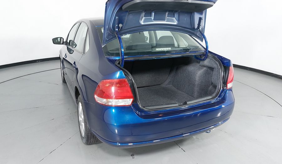 Volkswagen Vento 1.6 HIGHLINE MT Sedan 2014
