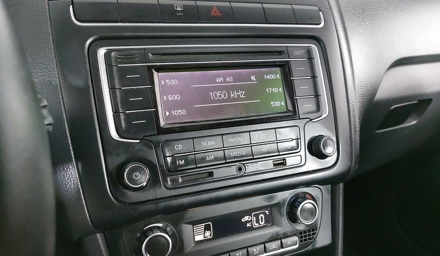 Volkswagen Vento 1.6 HIGHLINE MT Sedan 2014