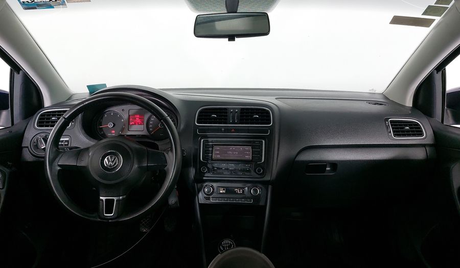 Volkswagen Vento 1.6 HIGHLINE MT Sedan 2014