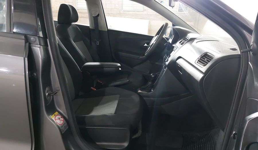 Volkswagen Vento 1.6 ACTIVE TIPTRONIC Sedan 2014